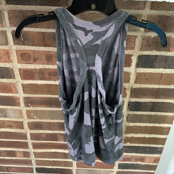 Women’s Old Navy Tank, Camo, Medium - Picture 3 of 4